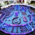 Otro lugar de interés que ahora ocupa el lugar de la antigua pista de patinaje sobre hielo en el Centro Comercial City Center. El parque inflable recién inaugurado es único en su tipo y perfecto para entretener a los niños.