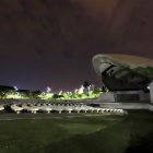 1. Samanes. En la concha acústica hay muy poca iluminación y algunas áreas están en mal estado. Hay muchas quejas por la situación general del parque.