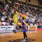 Barcelona (amarillo) perdió ante Jorge Guzmán, en el segundo duelo de la final de la Liga BásquetPro.