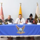 Reunión. El ministro del Interior Juan Zapata llegó junto a la cúpula policial para detallar las acciones que realizaran para frenar la delincuencia.