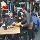 En algunos locales se fusionará la comida típica de los extranjeros con la nacional.