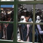 Actividades. Los trabajadores de los medios durante una cobertura de prensa efectuada en la capital.