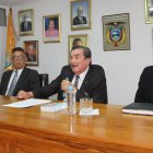 Manuel Muñoz (c), presidente de  la Confederación Nacional de Jubilados y Pensionistas de Montepío.