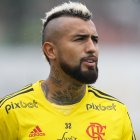 Arturo Vidal, volante chileno de Flamengo, está en duda para la final.