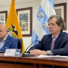 El vicepresidente de la república, Alfredo Borrero; y el presidente del Consejo Directivo del IESS, Alfredo Ortega, en una reunión en Guayaquil de inicios de octubre,