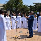 Coro de la Universidad de Guayaquil dirigido por el maestro Francisco Aguilera Naranjo.