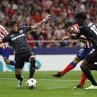 El defensa ecuatoriano, Piero Hincapié, estuvo durante los noventa minutos en el partido contra el Atlético de Madrid