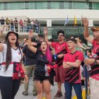 Hinchas del Paranaense en los exteriores del Sheraton.