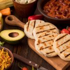 Ingredientes utilizados para hacer arepas.