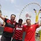 Ricardo de Souza, Fernando Lauritzen y Ricardo Ganz se fotografiaron con La Perla a sus espaldas.