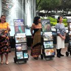Acción.- Un grupo de testigos de Jehová en una zona turística de Guayaquil.