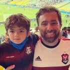 Joao Carinha (i) es un pequeño hincha del Flamego que estará en la final de la Copa Libertadores.