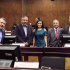 Los legisladores Marlon Cadena, Daniel Onofa, Yeseña Guamaní, Luis Marcillo y Ramiro Frías en el Pleno de la Asamblea Nacional.