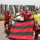 Hinchas del Flamenco pasean por la ciudad de Guayaquil previo a la final de la Libertadores a celebrarse el sábado 29 de octubre