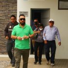 Santa Elena. Los padres de Sandra Villena abandonaban las instalaciones de la morgue, tras ver el cuerpo.