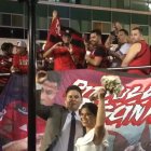 Las Peñas. Los casados gozaron de la improvisada fiesta con los brasileños.