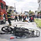 Cenizas. A eso quedó reducido el vehículo en el que se movilizaban los presuntos hampones.
