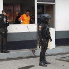 Esta mañana una estación de policía en Pascuales fue atacada y en ese lugar, también permanecen uniformados.