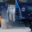 En Guayaquil circulan 2.500 buses de servicio público, pero 1.000 tienen deficiencias en la parte técnica porque emiten gases tóxicos.