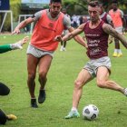 Barcelona entrena para la final ante Aucas. Mendoza, Piñatares y Díaz en plena actividad.