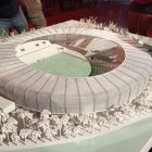 La maqueta presenta un estadio totalmente techado y con lujosos detalles.