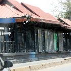 Daños. La estación de FedeGuayas de la Metrovía tiene roto el techado.
