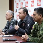 El ministro del Interior, Juan Zapata, y el comandante general de la Policía, Fausto Salinas, en Santo Domingo.