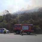 Unidades del Cuerpo de Bomberos se mantienen en el sitio.