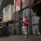 Empresa.- La planta de Nutec y de Recycle en el proceso de cargar el material para exportarlo a Bolivia.