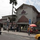 Localización. Cuenta con un edificio en la calle Villalengua y avenida 10 de Agosto. La atención no es sesgada y reciben a personas de todo nivel económico.