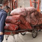 Mercado. Los alimentos son los que más han subido de precio.