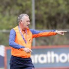 Gustavo Alfaro, DT de la Tri, busca afinar sus piezas para el debut mundialista.