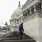 Un policía en el Capitolio en Washington, en una fotografía de archivo.
