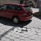 Huecos. La formación de nuevos baches en la calle Nueva York genera malestar en los conductores, quienes aducen daños en sus automotores.