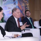 William Maloney es economista en jefe del Banco Mundial (segundo desde la izquierda) en su ponencia este 7 de noviembre de 2022.