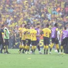 Los jugadores de Barcelona dejaron algo inquietos el estadio Monumental tras el 0-1.