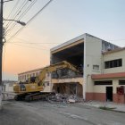 El mandatario Lasso compartió el momento de la demolición del pabellón consular.
