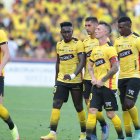 La defensa de Barcelona es un verdadero dilema. Rodríguez (i) sí podrá estar.