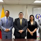 El Procurador electo juntos a miembros del CPCCS.