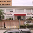 VISTA DEL EDIFICIO DE LA COMPAÑÍA DE SEGUROS EN LIQUIDACIÓN |
29042022 LIZBETH ZUMBA, SEGUROS SUCRE FACHADA DE LA OFICINA 29 DE ABRIL DEL 2022