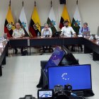 El presidente Guillermo Lasso dirigiendo la mesa de autoridades.