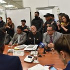 Comparecencia. El correísmo lo llenó de insultos pero no pudo evitar que el exgerente de Petroecuador presentara sus documentos.