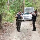 San Lorenzo. Policías llegan a recoger el cuerpo de Ángela Quiñónez.