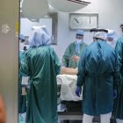 En la imagen de archivo, sanitarios en una Unidad de Cuidados Intensivos habilitada para paciemntes de covid de Roma.