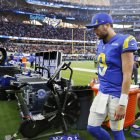 Matthew Stafford, de los Rams, está en observación por un golpe.