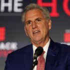 El líder de la minoría de la Cámara, el representante Kevin McCarthy, habla en Washington. EFE/EPA/WILL OLIVER