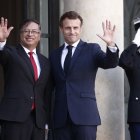 Emmanuel Macron y Gustavo Petro en foto de 10 de noviembre de 2022. EFE/EPA/YOAN VALAT