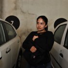 Hecho. En la calle es común ver a los ciudadanos agarrados de sus bolsos o artículos por miedo a un arranche.