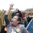 Los hinchas del Aucas llegaron a última hora hasta los exteriores del estadio Gonzalo Pozo para conseguir sus entradas