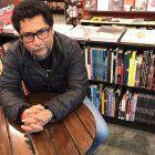 El escritor Gabriel Rimachi Sialer, autor de la novela "La casa de los vientos".